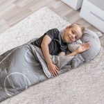 Plüssállattá alakítható hálózsák gyerekeknek Cápás hálózsák 